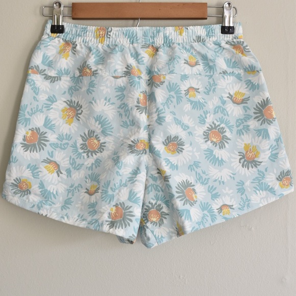 Brand new Patagonia baggie shorts floral pattern - Picture 5 of 7